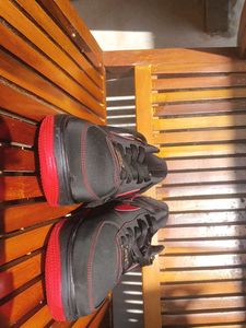 Nike Sneakers - Black &amp; Red