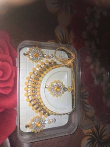 Elegant Yellow Bead Jewelry Set