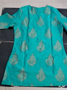 Short Green Kurta With 3/4 Sleeves