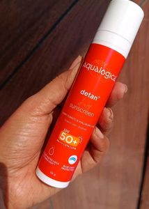 Aqualogica Detan Dewy Sunscreen