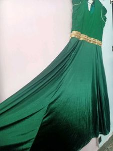 Emerald Green Evening Gown 💚🤍