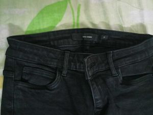 black jeans - it&#39;s brand new with a ripped style