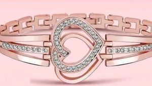 Heart Bracelet with Rhinestones