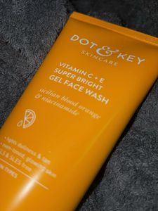 Dot & Key Super Bright Face Wash