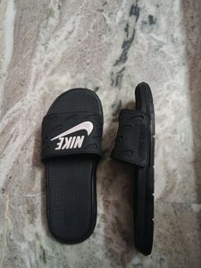 Premium Nike Slides (UNISEX)