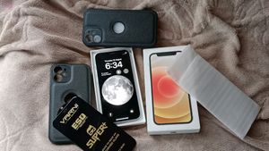 iPhone 12 Mini Jaldi Kro Kahi Hat Se Na Nikal Jae