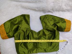 💚 Olive Green Fully Stitched Blouse