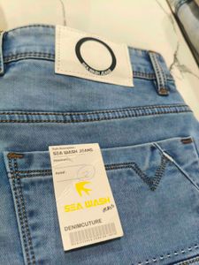 Blue 🔵 Jeans  With Tag .