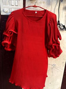 red tunic in wrinkle fabric with ruffle sleeves