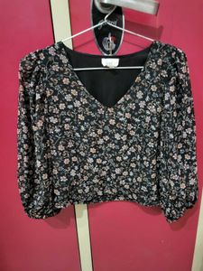 Sexy Beautiful V-neck Black Crop Top