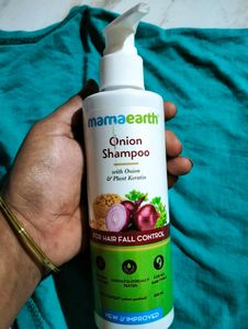 Mama Earth Onion Shampoo