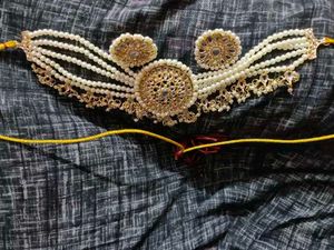 Elegant Kundan Maang Tikka Set