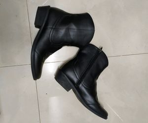 Branded Leather Boots Zudio