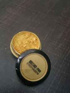Shimmery Golden EYESHADOW