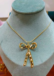 The Gilded Knot of Grace