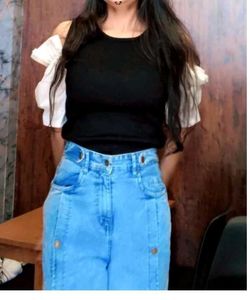 Trendy Wide-Leg Jeans and top