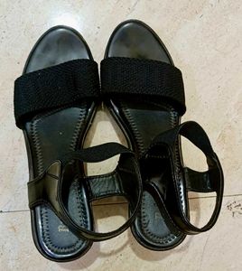 Black wedges Heels 👠