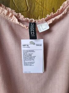 H&amp;M Lace Trimmed Crop Top/ SIZE-M
