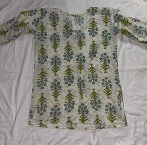 Women’s Short Printed Kurti + FREEBIE 🎁