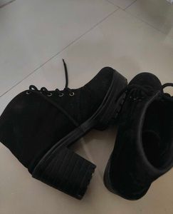 Black Aesthetic Boots 👢