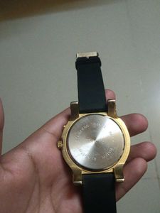 Stylish Gold Wrist Watch