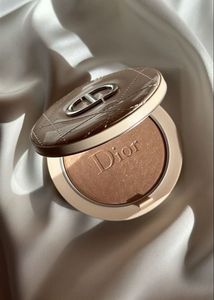 DIOR HIGHLIGHTER