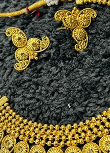 Pair With paithani