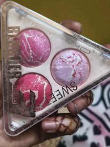 Blush Palette with Three Shades