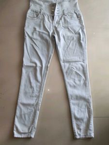 Stylish White Skinny Fit Jeans for Women