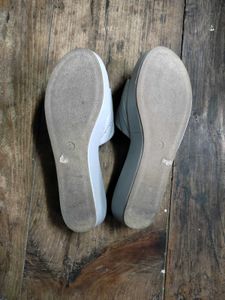 🌸Five by Inc. Gray Quilted Slides