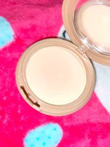 Mamaearth Compact Powder ( 03 Creme Glow)