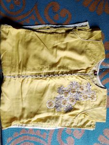 Yellow Kurta With Patched Flowers Design