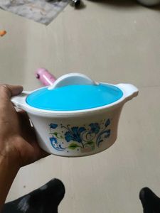 Water bottle, plates