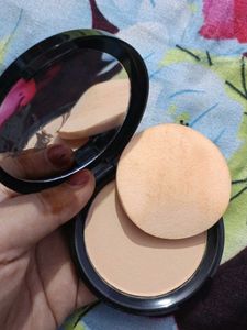 Eyeliner and compact powder