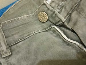 Grey jeans 👖 with a good fit and comfort 🥰