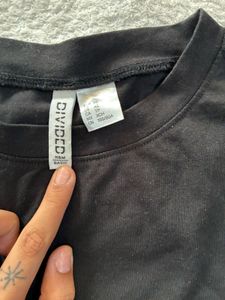 H&amp;M Black Cropped Tee