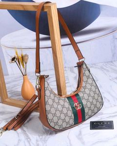 GUCCI NEW IMPORTED HALF MOON LOOK SLING BAG