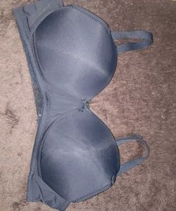 black paded t-shirt bra