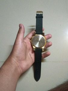 Stylish Gold Wrist Watch