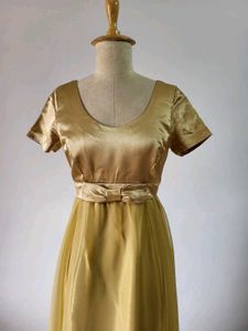 Elegant Gold 🪙 Gown
