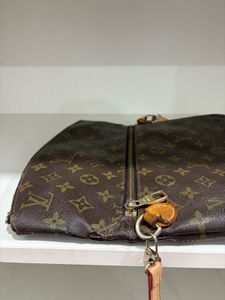 Louis Vuitton  Slingbag