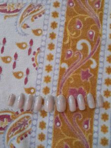 2 Set Of Painted Nails ( Temporary )