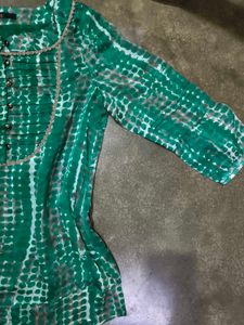 Green Patterned Vintage Top