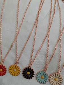 Daisy Flower Pendant Necklaces