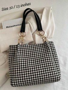 Checks Tote