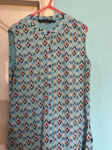 Avaasa Sleevless Kurti