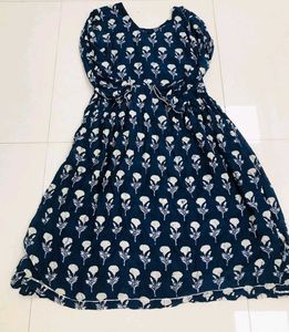 Floral Print Navy Blue Nyracut Kurti With Leggings