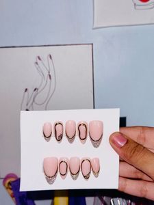 Press-On Nails: Pink &amp; Gold