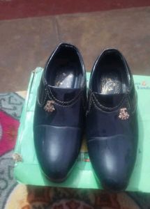 Black Shoe
