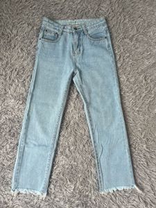 Light Wash Frayed Hem Jeans